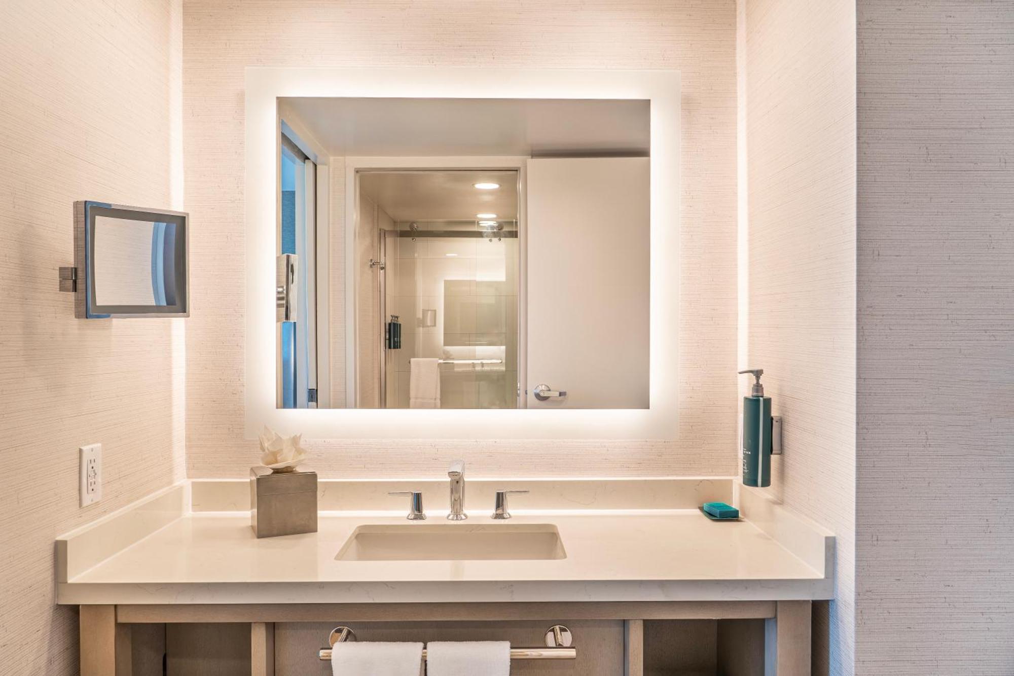 Orange County Hotel Санта Ана Екстериор снимка