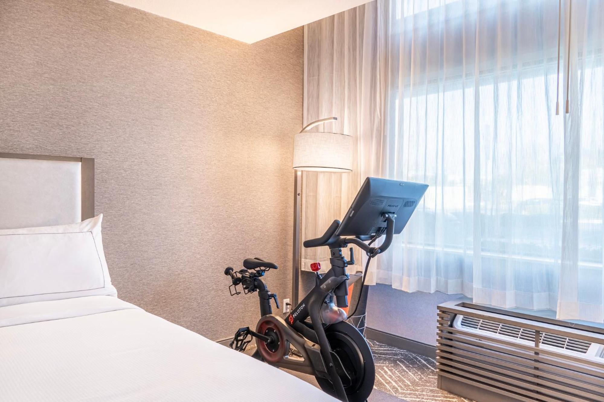 Orange County Hotel Санта Ана Екстериор снимка