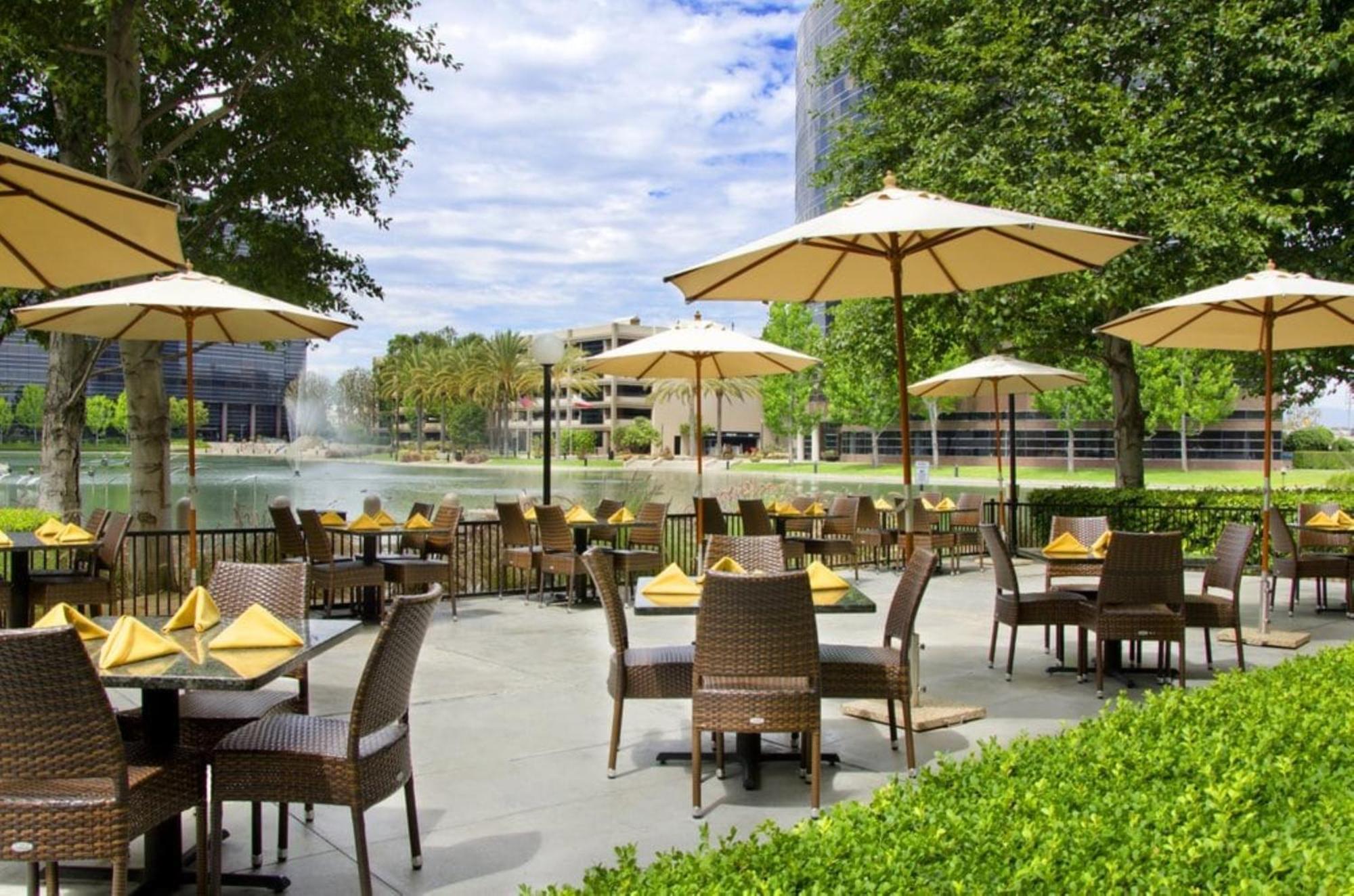 Orange County Hotel Санта Ана Екстериор снимка